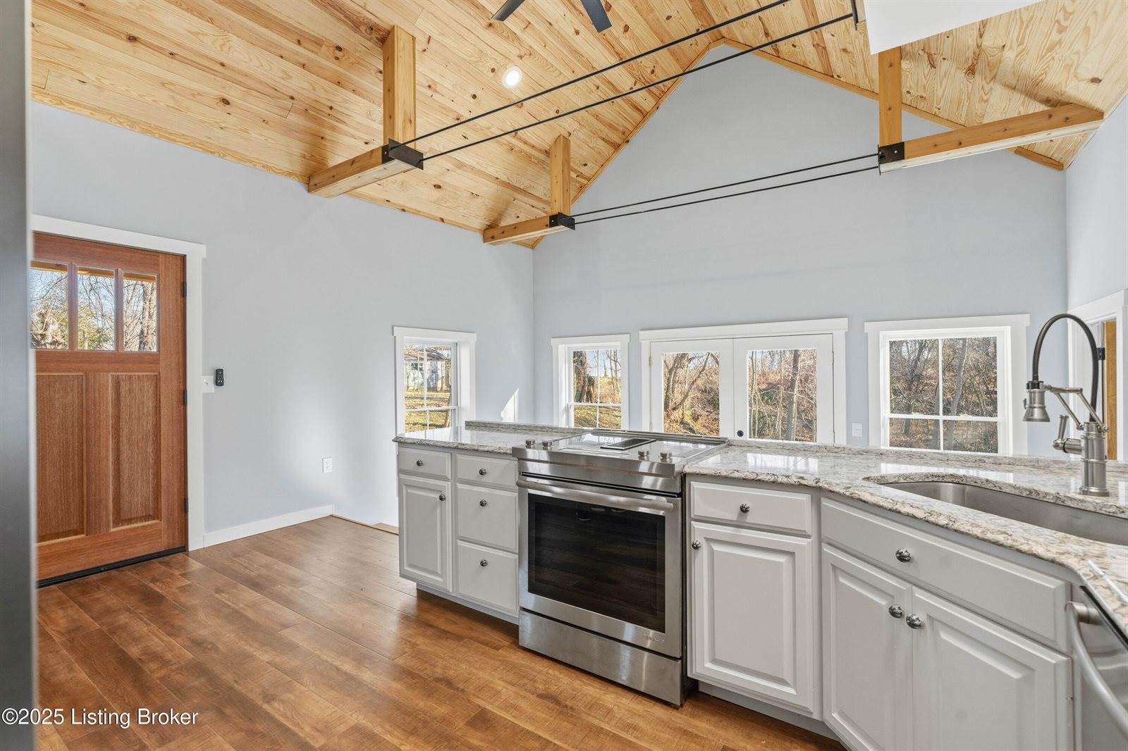 829 Old State Rd, Brandenburg, KY 40108