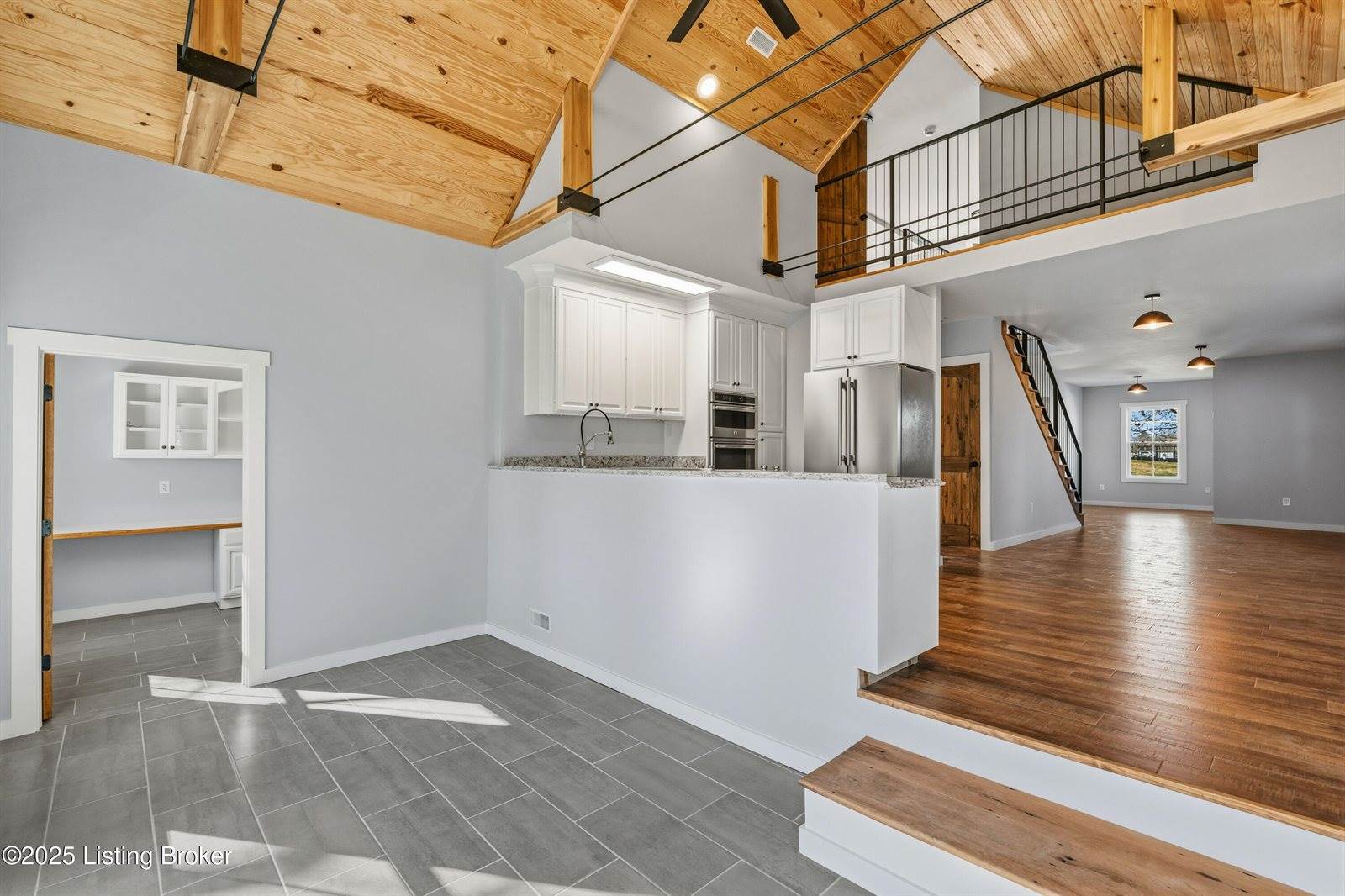 829 Old State Rd, Brandenburg, KY 40108