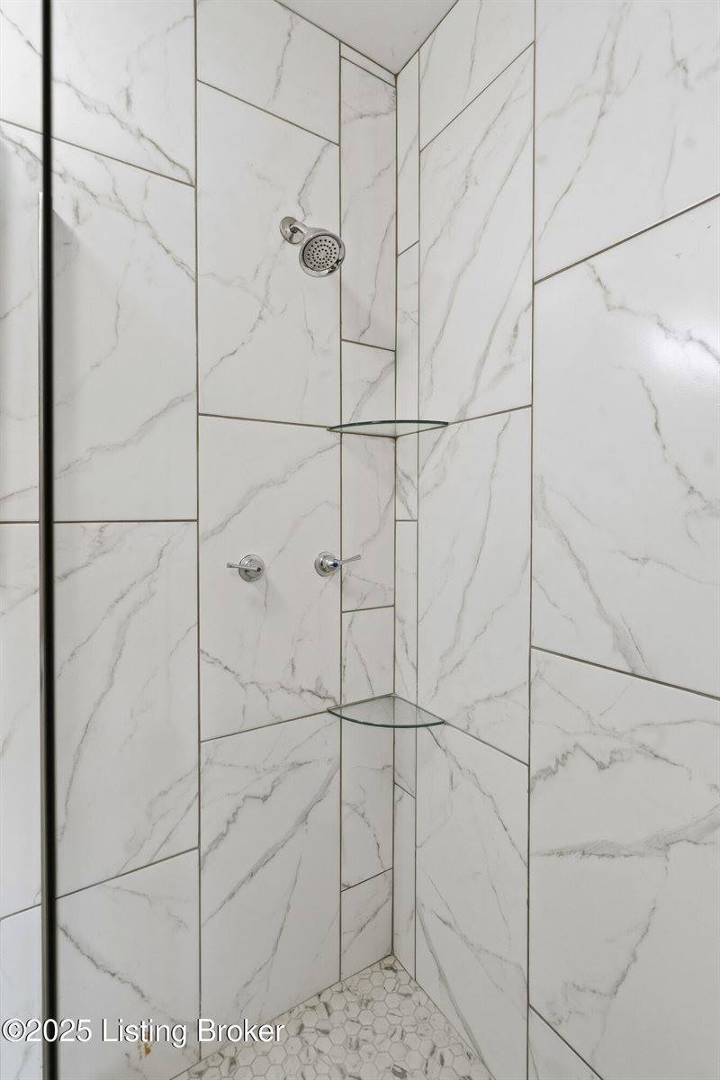 829 Old State Rd, Brandenburg, KY 40108