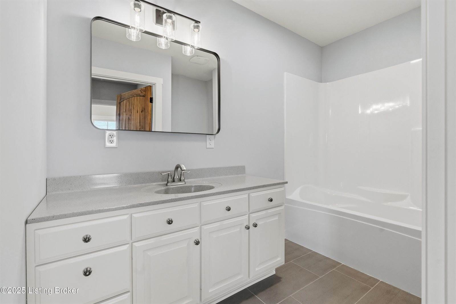 829 Old State Rd, Brandenburg, KY 40108