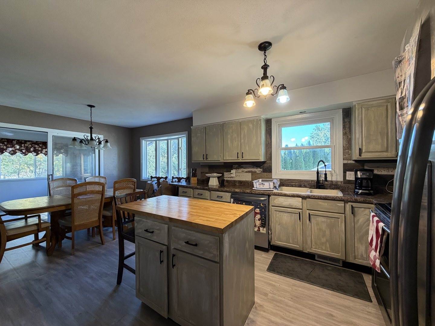 2041 Winchester Drive, Freeport, IL 61032