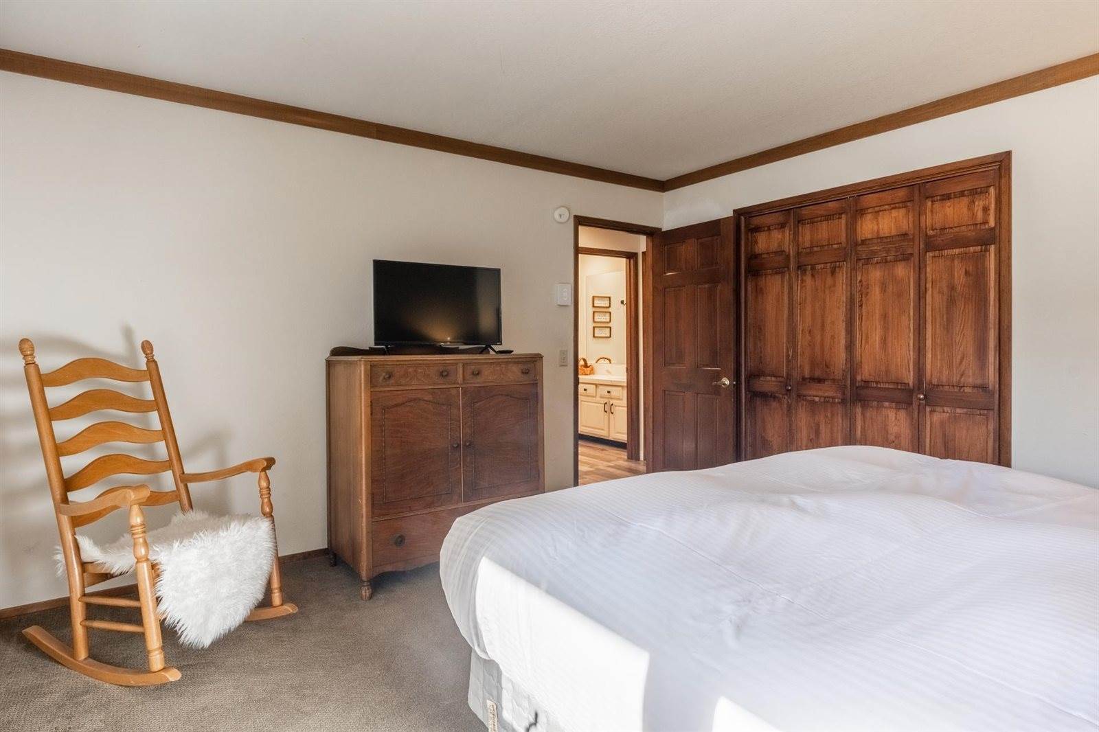 484 Manzanita Rd #9, Mammoth Lakes, CA 93546