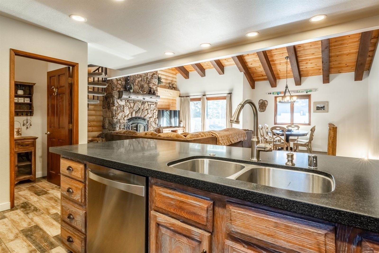 484 Manzanita Rd #9, Mammoth Lakes, CA 93546