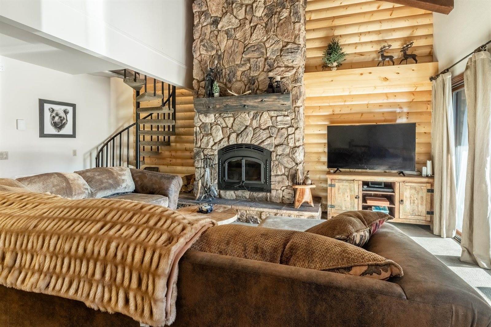 484 Manzanita Rd #9, Mammoth Lakes, CA 93546