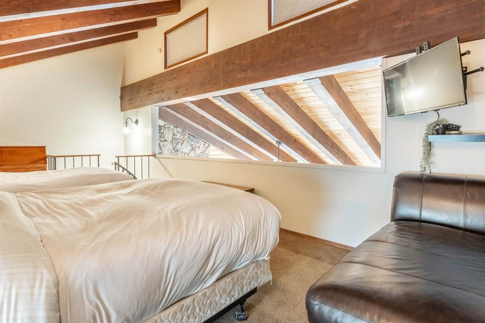 484 Manzanita Rd #9, Mammoth Lakes, CA 93546