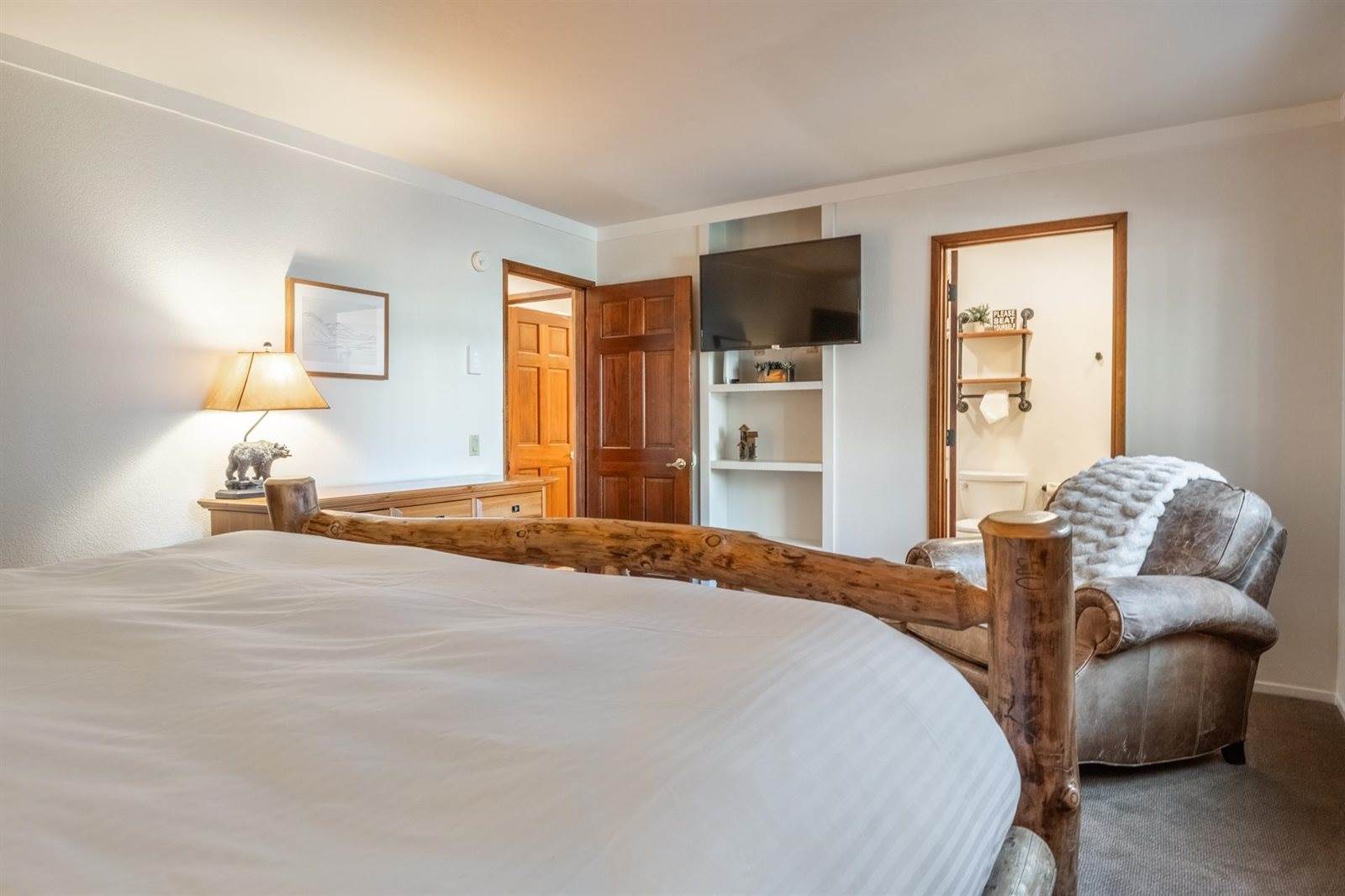 484 Manzanita Rd #9, Mammoth Lakes, CA 93546