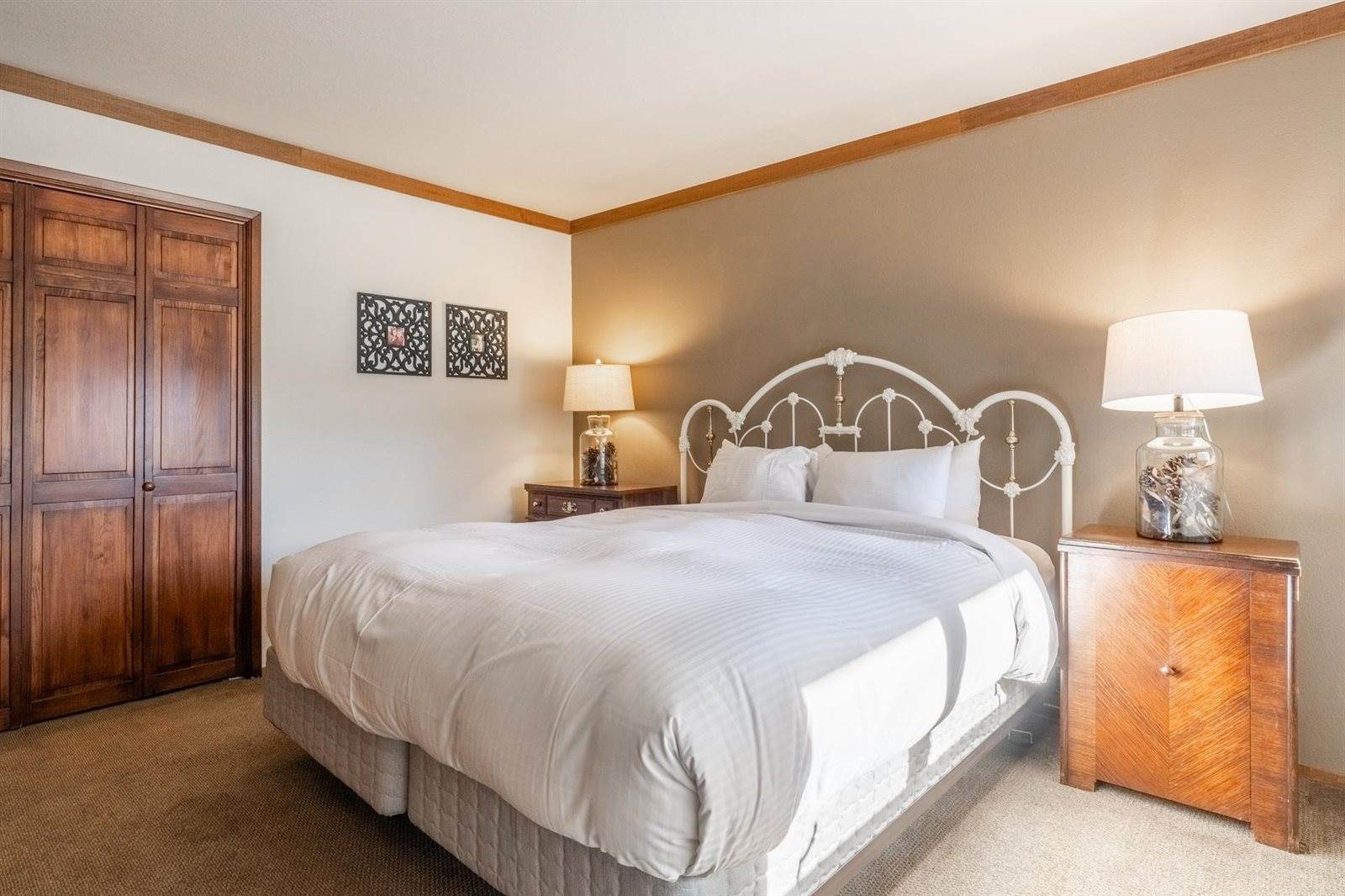 484 Manzanita Rd #9, Mammoth Lakes, CA 93546