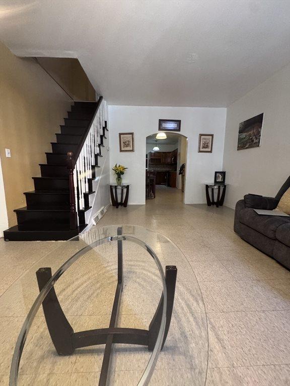 77 Newton St, Holyoke, MA 01040