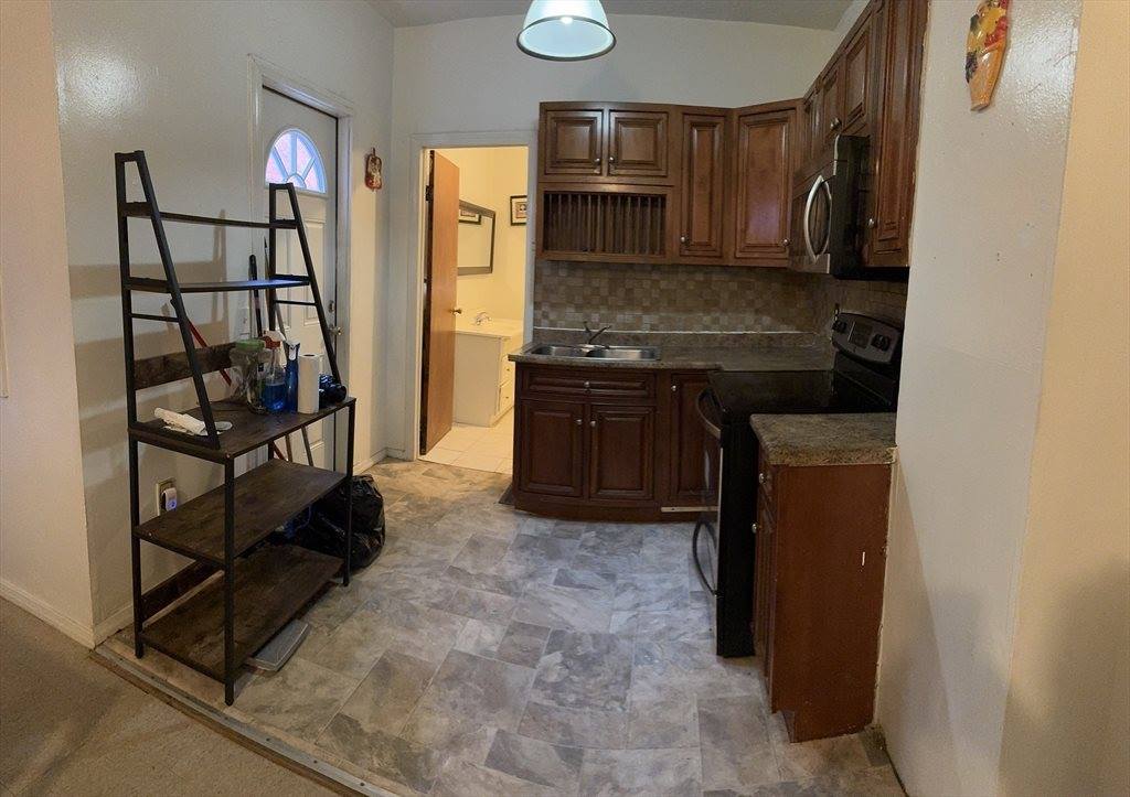 77 Newton St, Holyoke, MA 01040