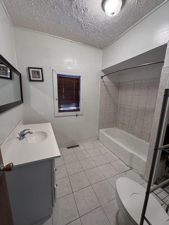 77 Newton St, Holyoke, MA 01040