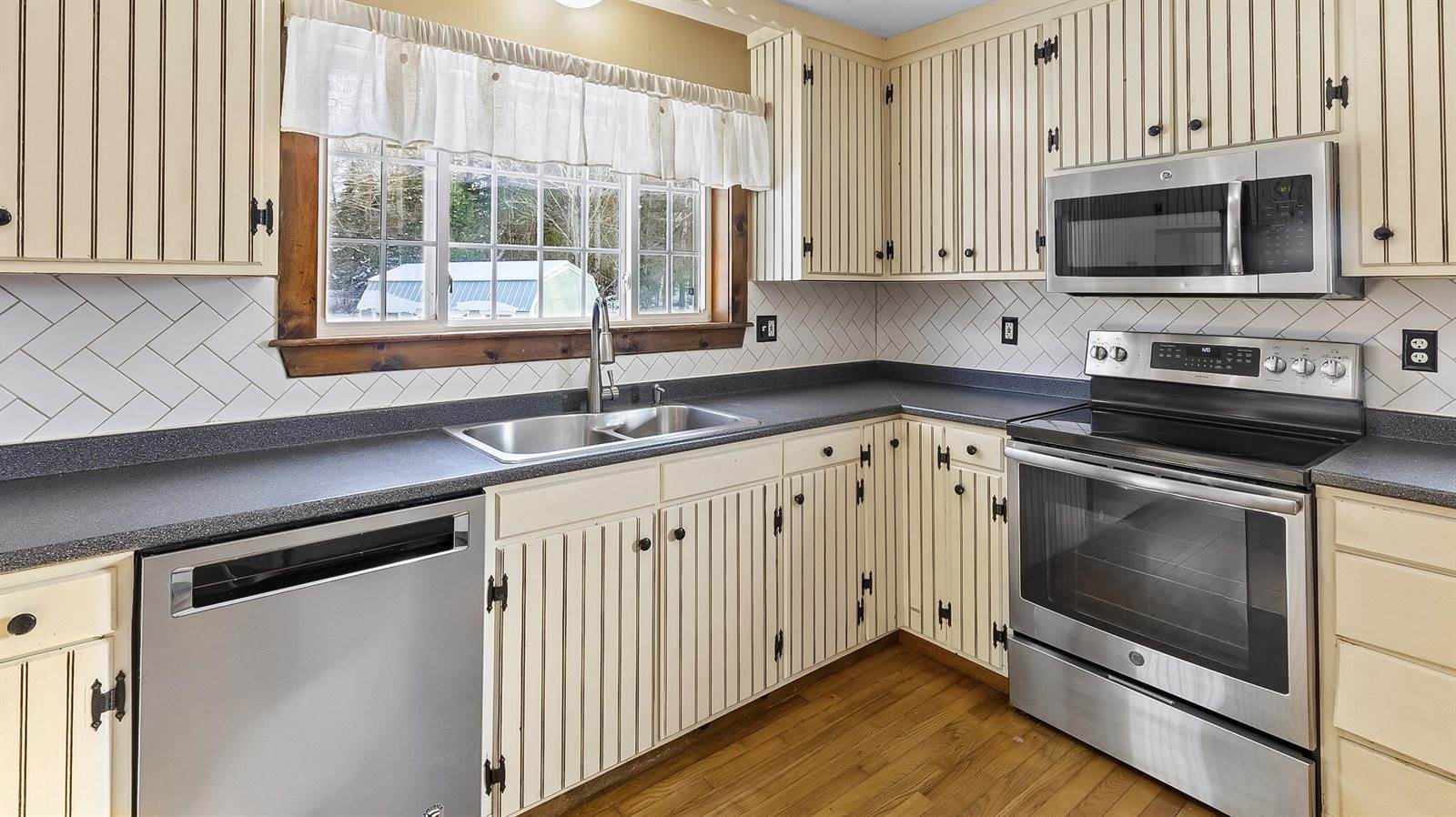 2206 Carmel Road North, Newburgh, ME 04444