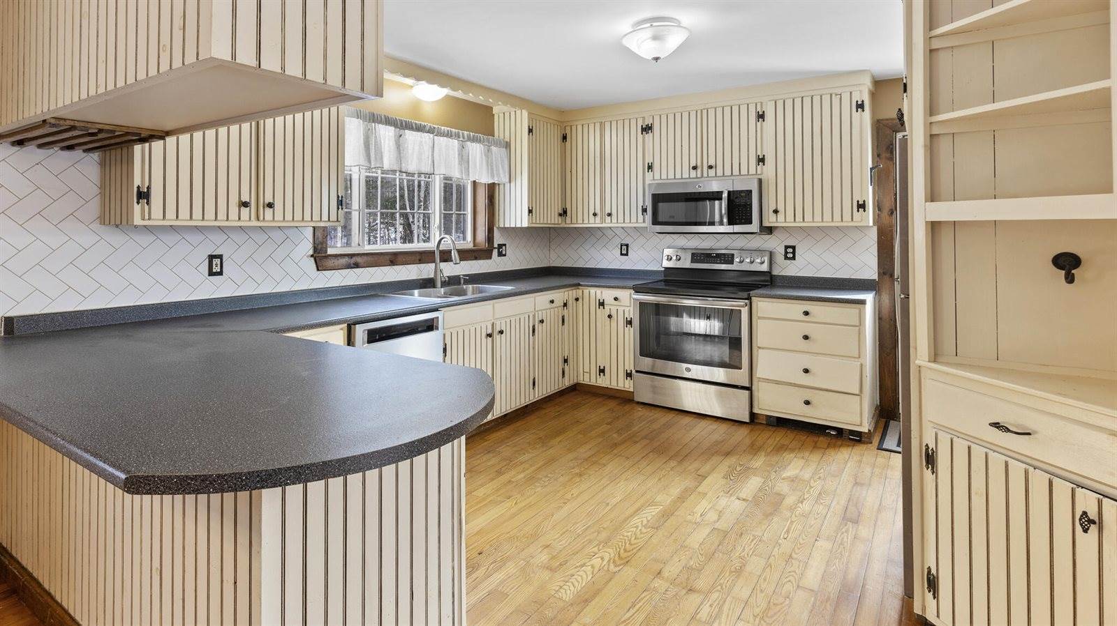 2206 Carmel Road North, Newburgh, ME 04444