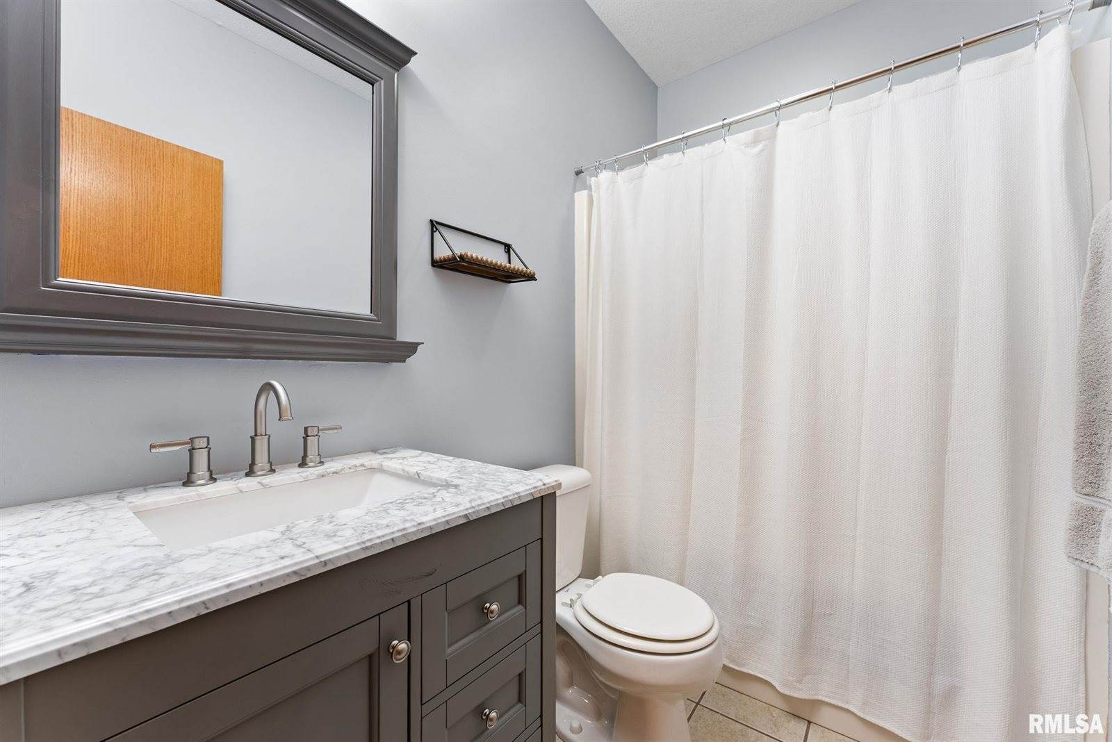 16 Cherry Hill Court, Hampton, IL 61256