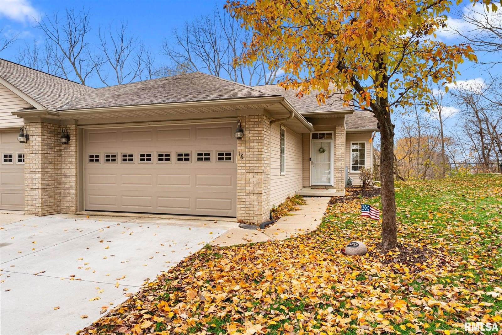 16 Cherry Hill Court, Hampton, IL 61256