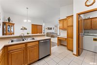 16 Cherry Hill Court, Hampton, IL 61256