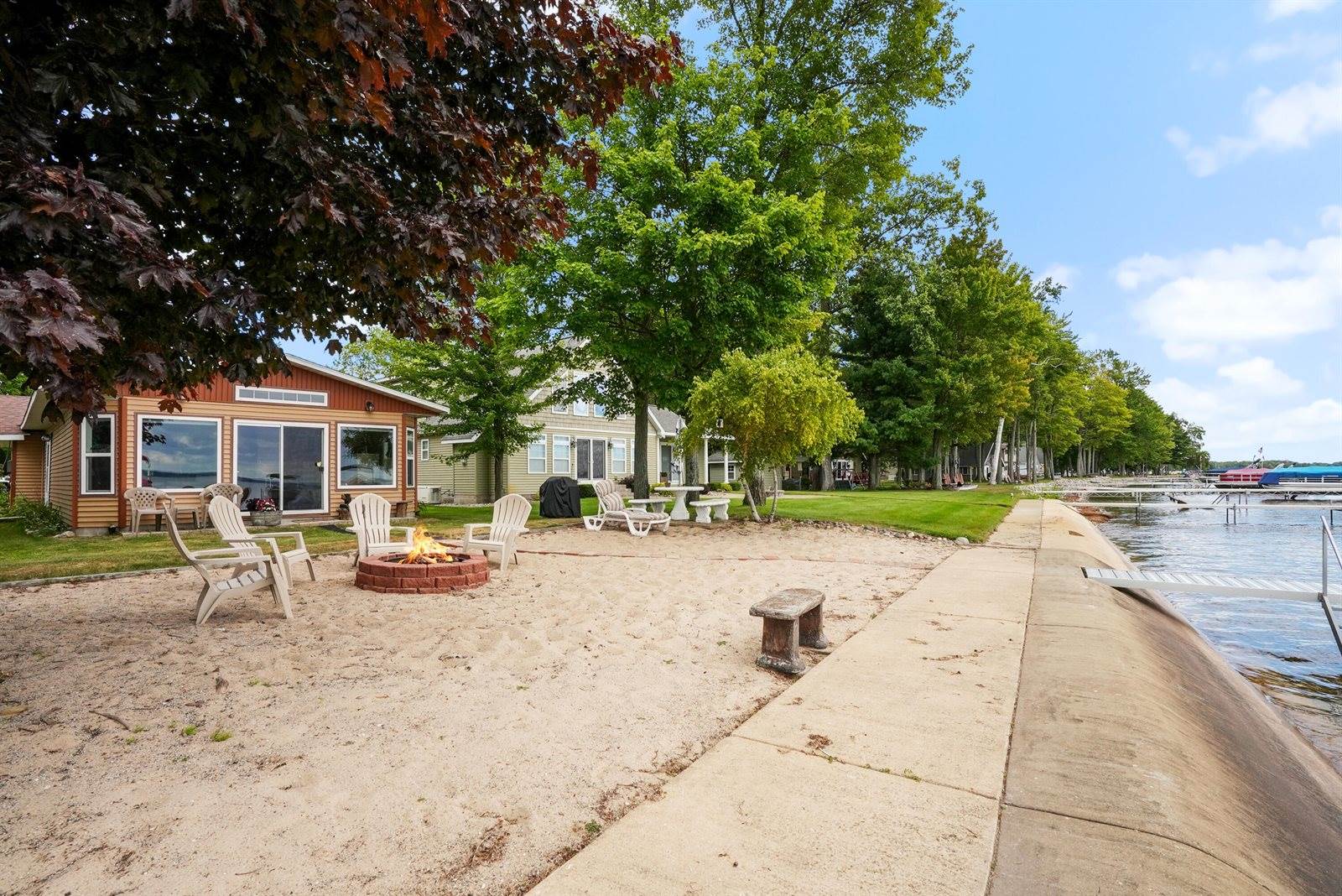 615 Long Point Drive, Houghton Lake, MI 48629