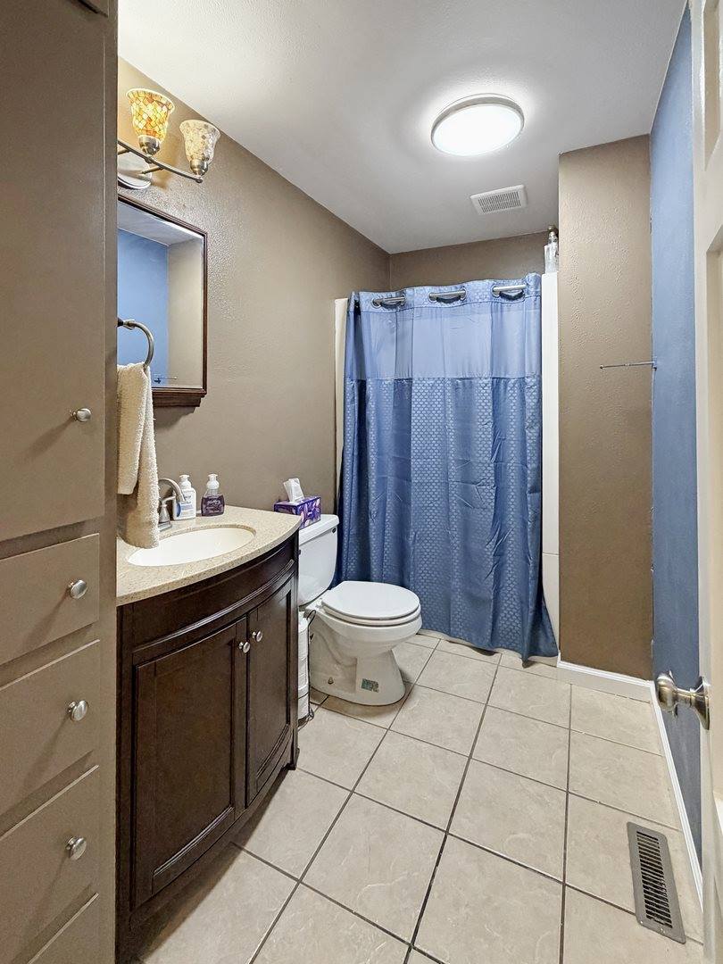 2128 Lancaster Heights Road, Freeport, IL 61032