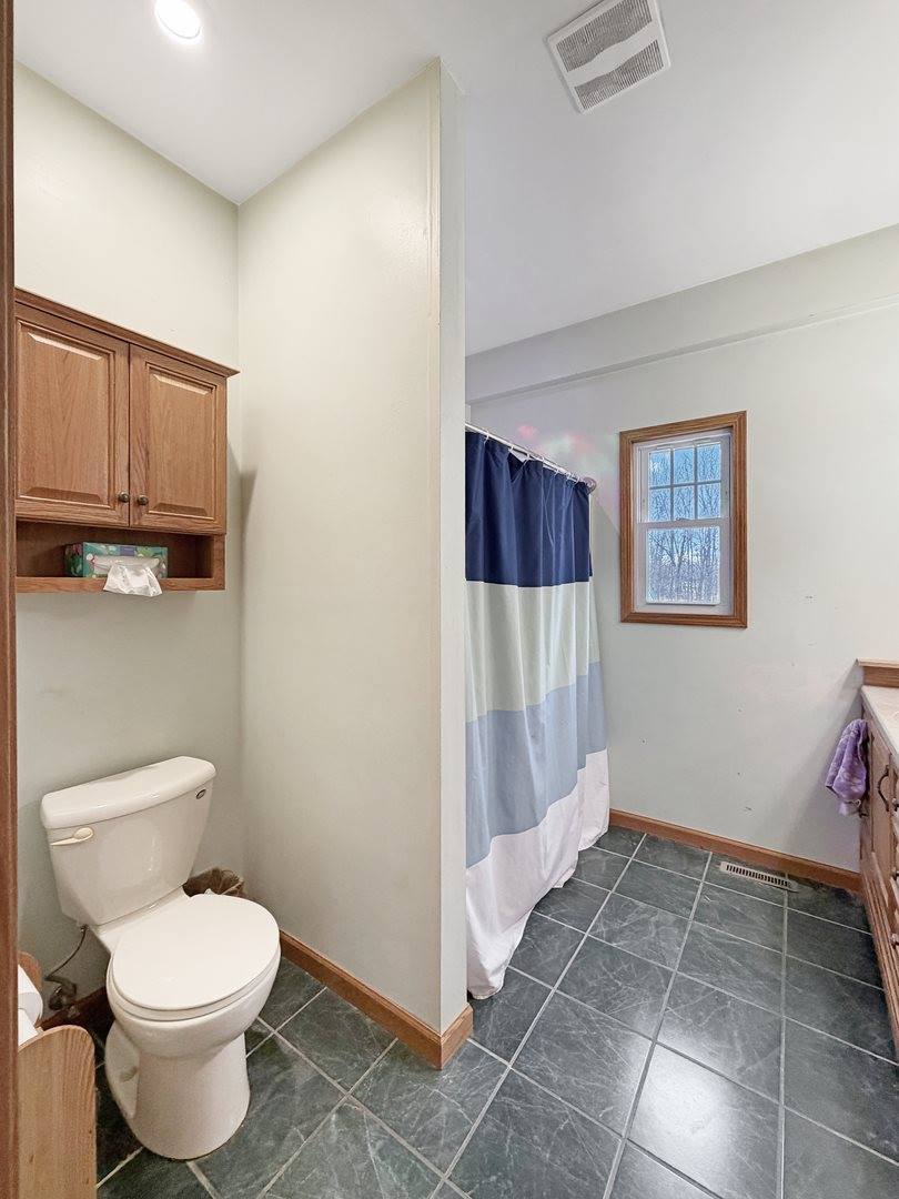 2128 Lancaster Heights Road, Freeport, IL 61032