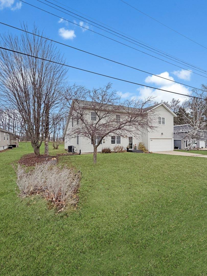 2128 Lancaster Heights Road, Freeport, IL 61032