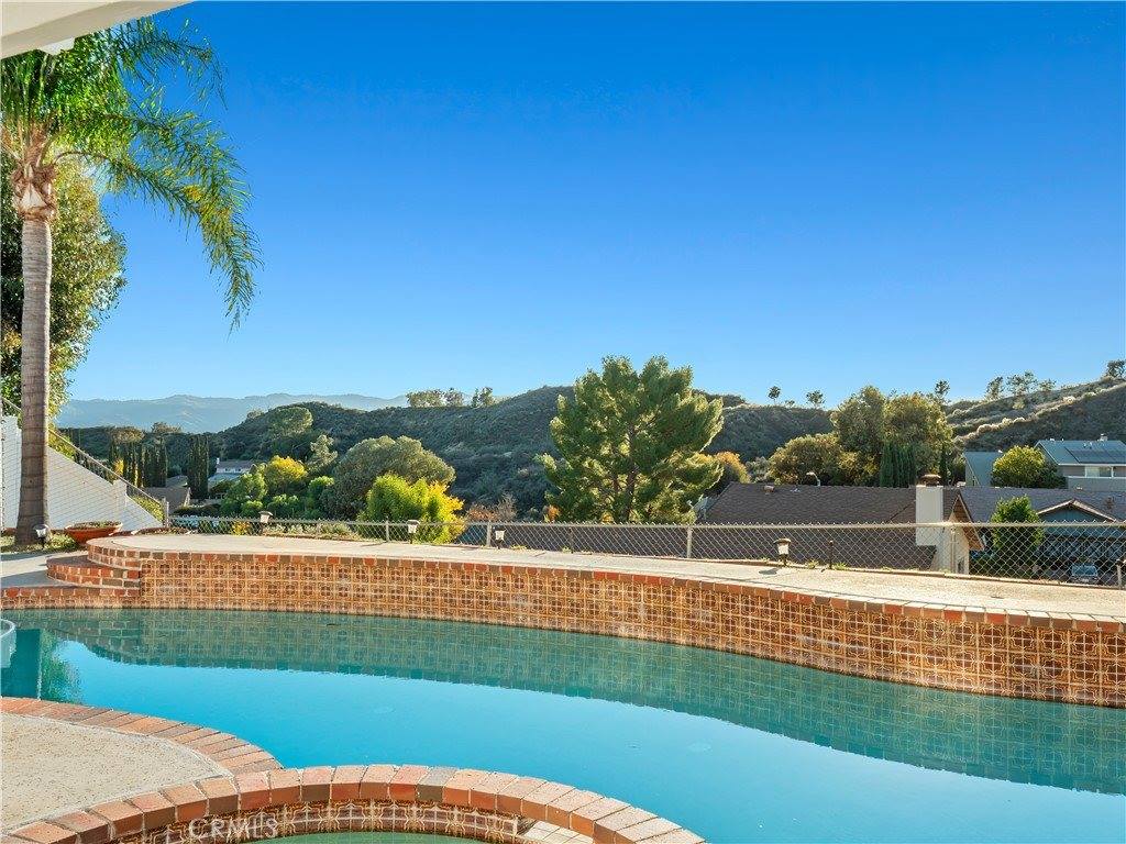 23208 Cuervo, Valencia, CA 91354