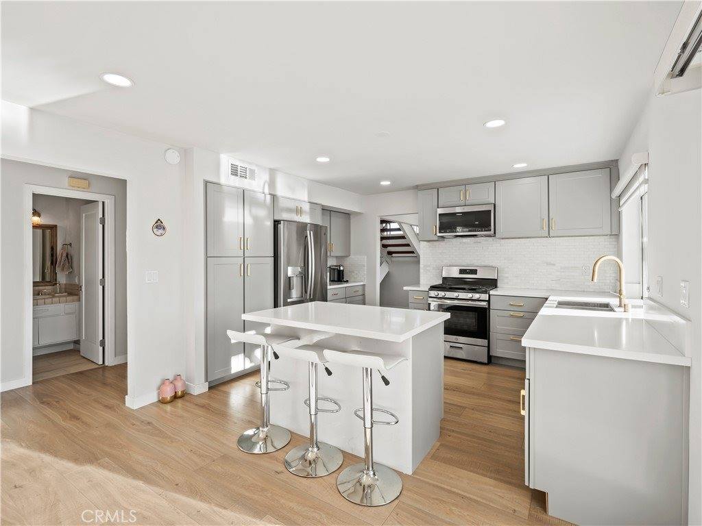 23208 Cuervo, Valencia, CA 91354