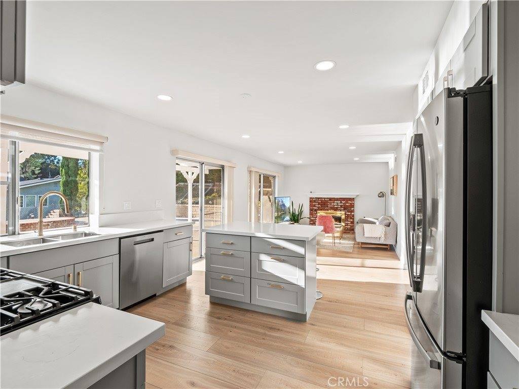 23208 Cuervo, Valencia, CA 91354