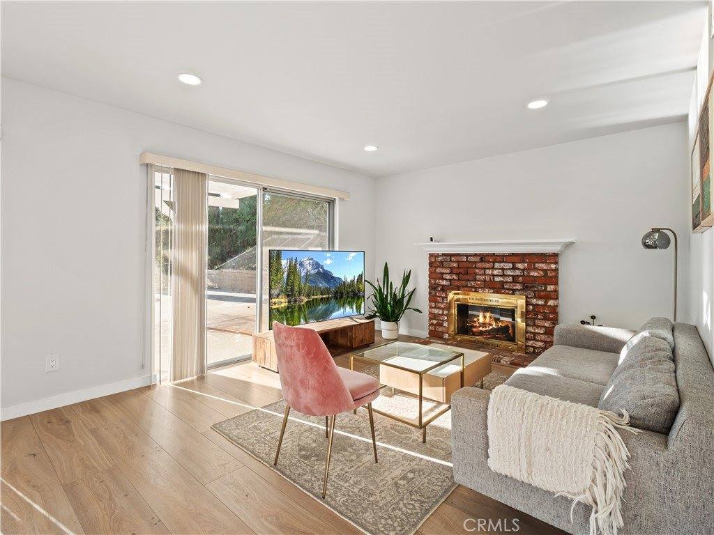 23208 Cuervo, Valencia, CA 91354