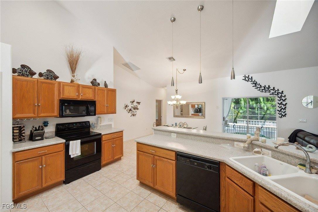 2863 SW 24th Avenue, Cape Coral, FL 33914