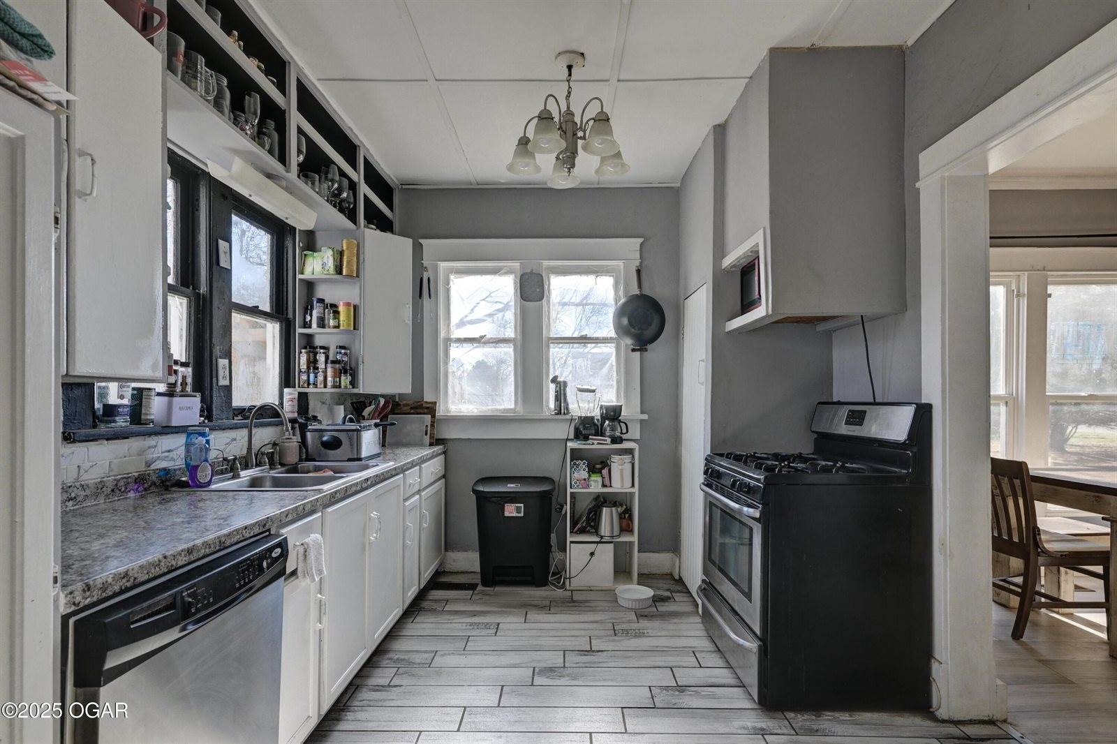 305 Bartlett Avenue, Joplin, MO 64804