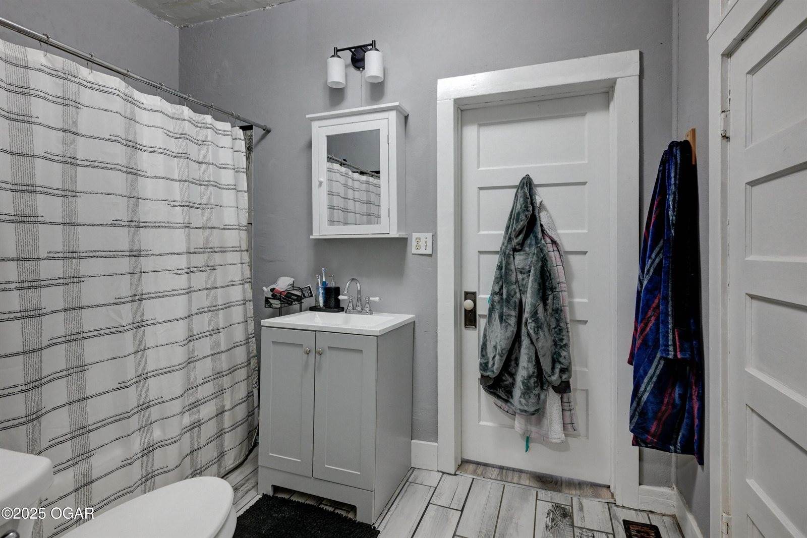 305 Bartlett Avenue, Joplin, MO 64804