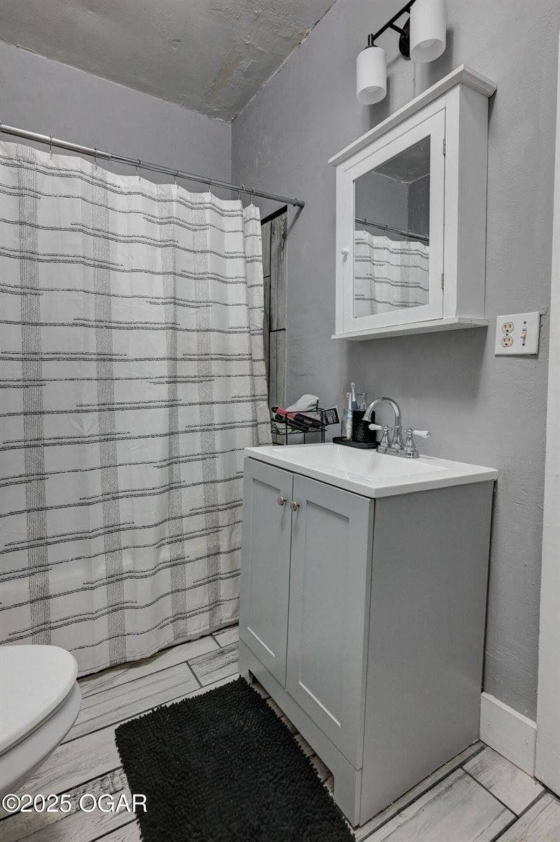 305 Bartlett Avenue, Joplin, MO 64804