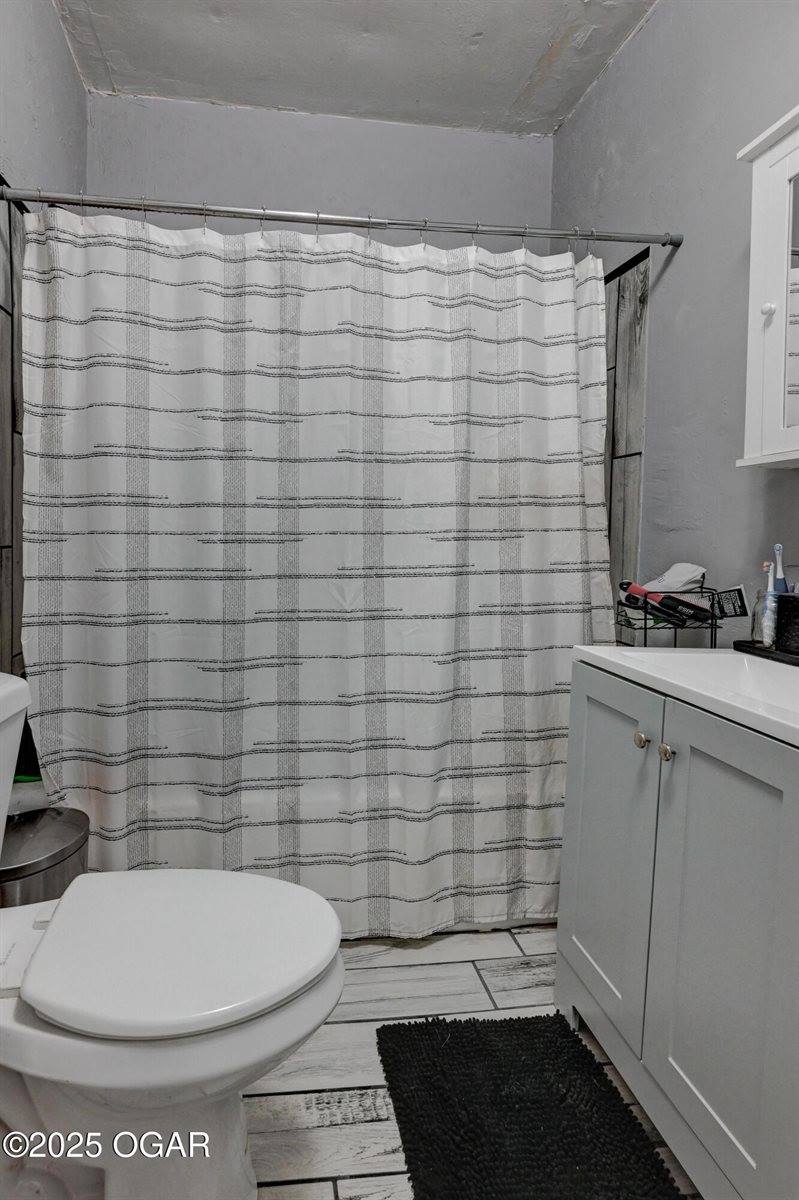 305 Bartlett Avenue, Joplin, MO 64804