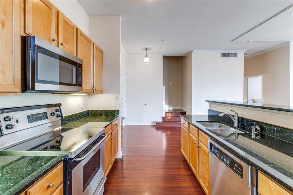 2305 Worthington Street, Dallas, TX 75204