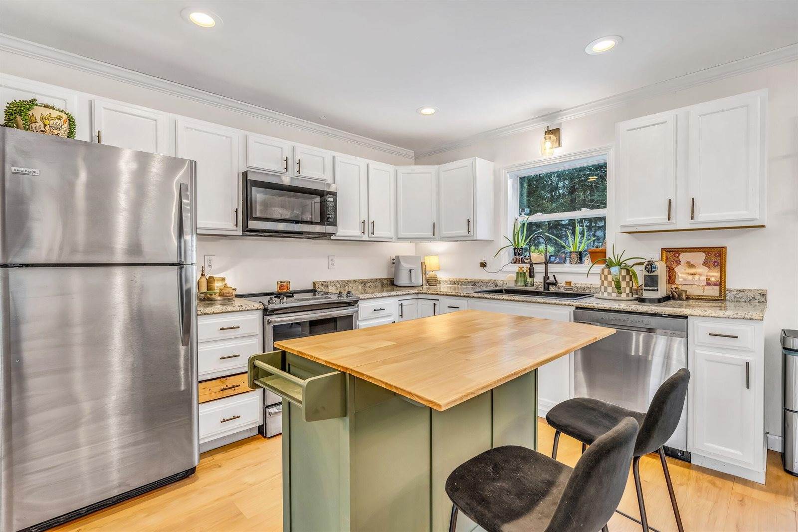 72 North Road, Winterport, ME 04496