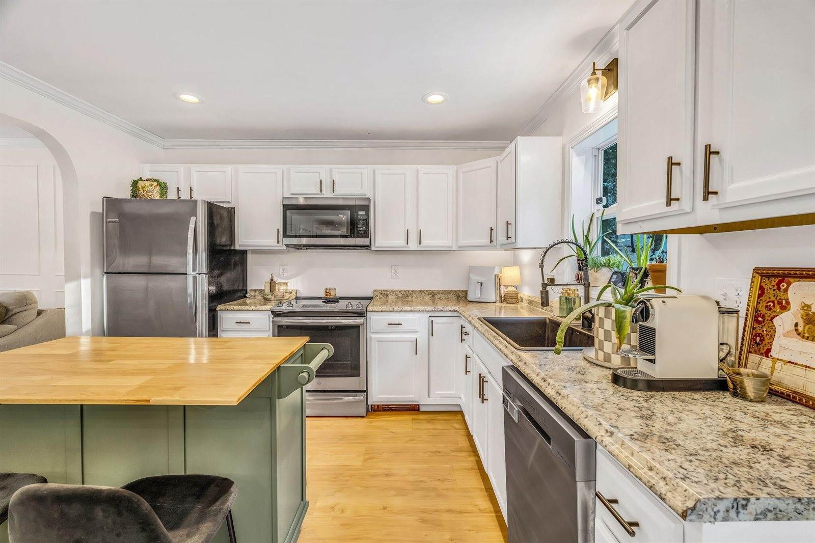 72 North Road, Winterport, ME 04496