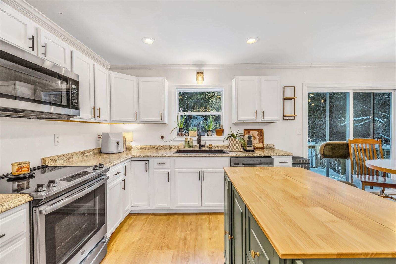 72 North Road, Winterport, ME 04496