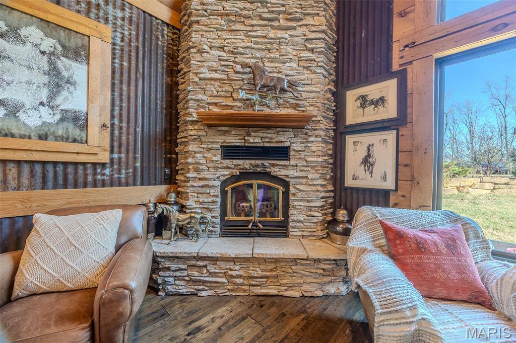 20250 Crabapple Road, Lebanon, MO 65536