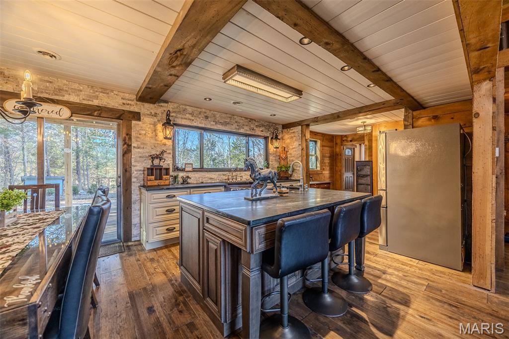 20250 Crabapple Road, Lebanon, MO 65536