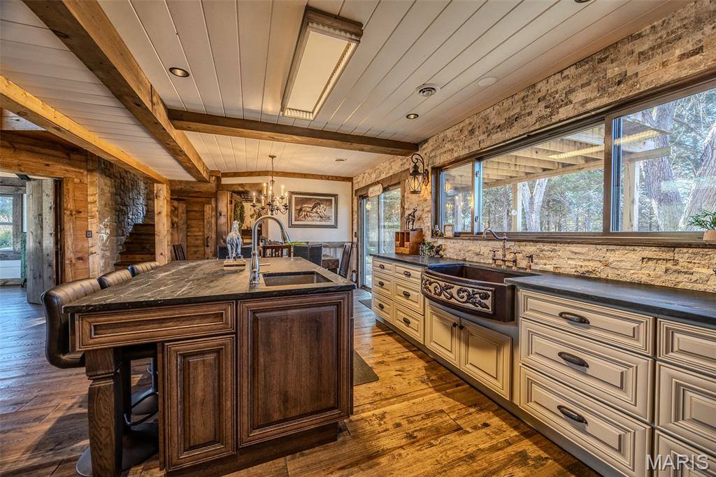 20250 Crabapple Road, Lebanon, MO 65536