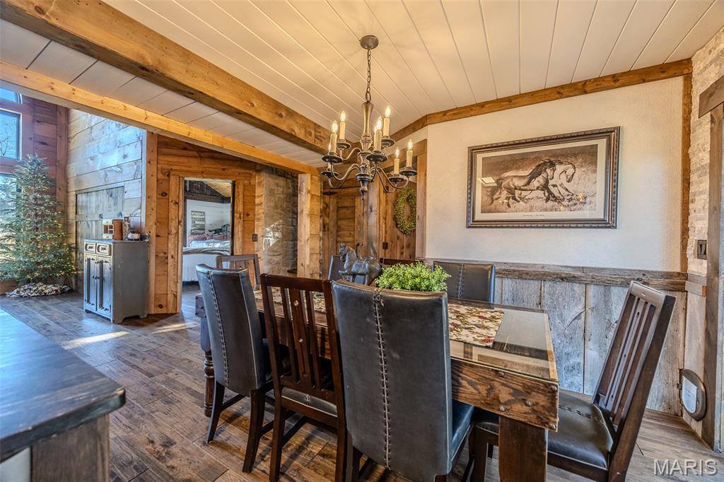 20250 Crabapple Road, Lebanon, MO 65536