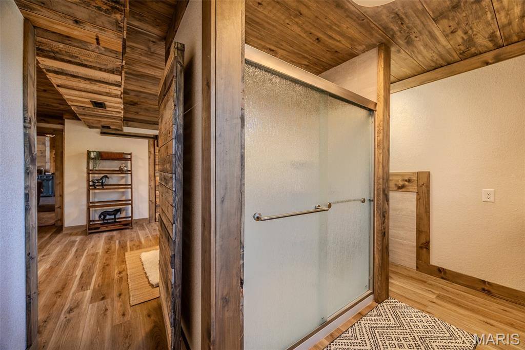 20250 Crabapple Road, Lebanon, MO 65536