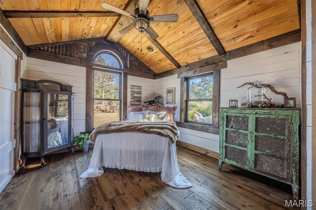 20250 Crabapple Road, Lebanon, MO 65536