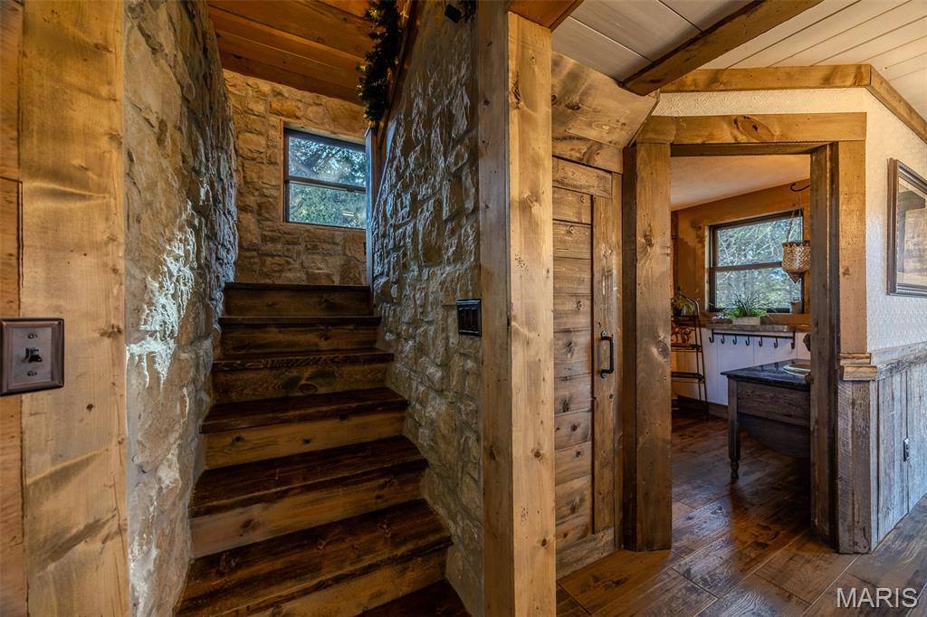 20250 Crabapple Road, Lebanon, MO 65536