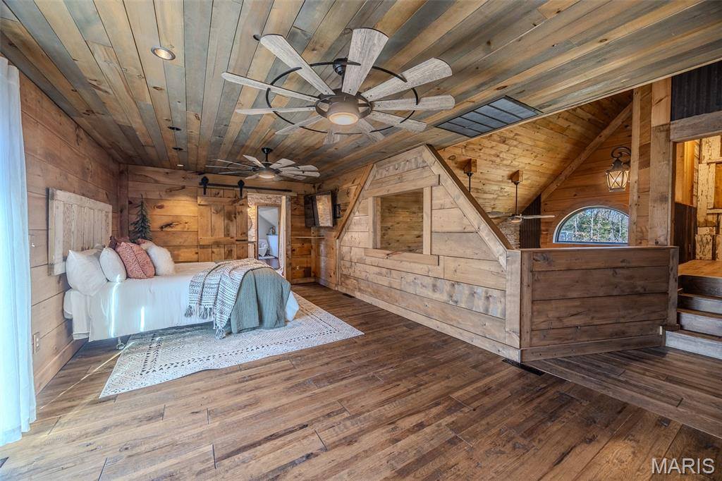 20250 Crabapple Road, Lebanon, MO 65536