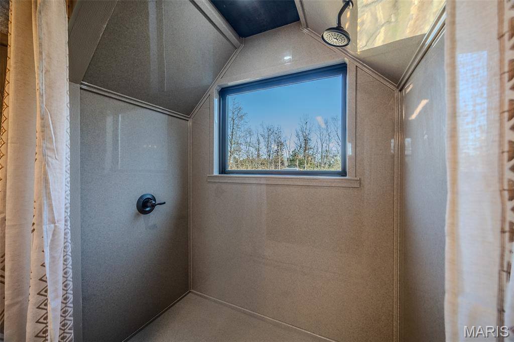 20250 Crabapple Road, Lebanon, MO 65536