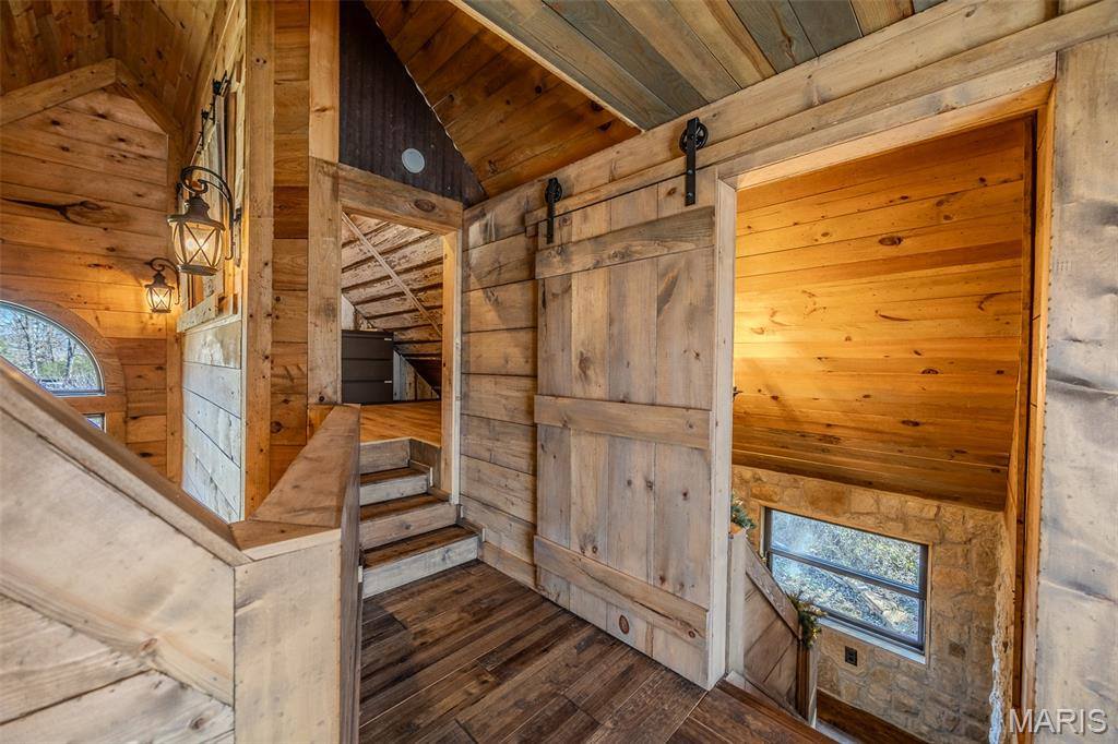 20250 Crabapple Road, Lebanon, MO 65536