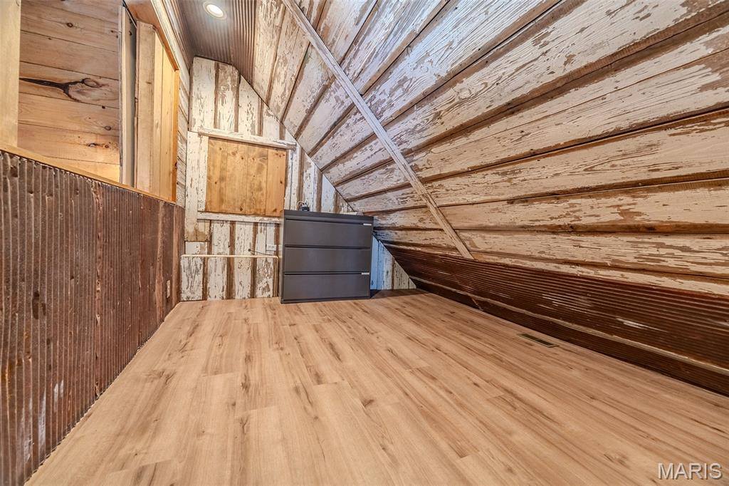 20250 Crabapple Road, Lebanon, MO 65536