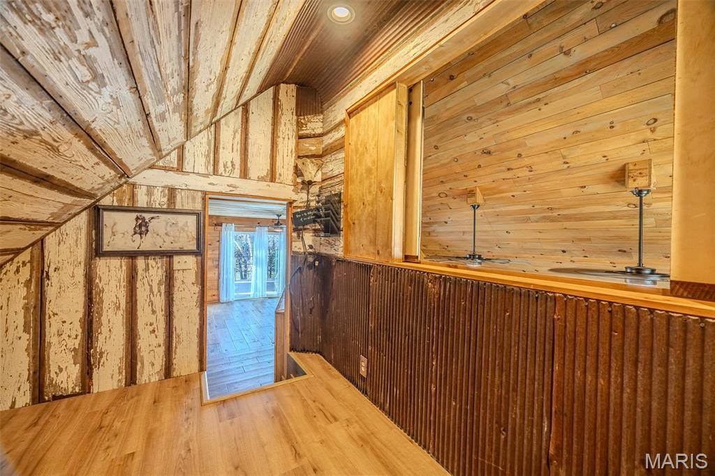 20250 Crabapple Road, Lebanon, MO 65536