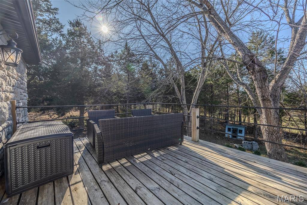 20250 Crabapple Road, Lebanon, MO 65536