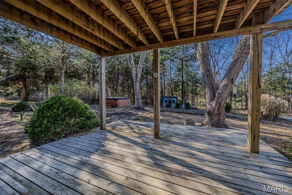 20250 Crabapple Road, Lebanon, MO 65536